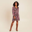 Robe courte &eacute;vas&eacute;e col v manches longues rose femme
