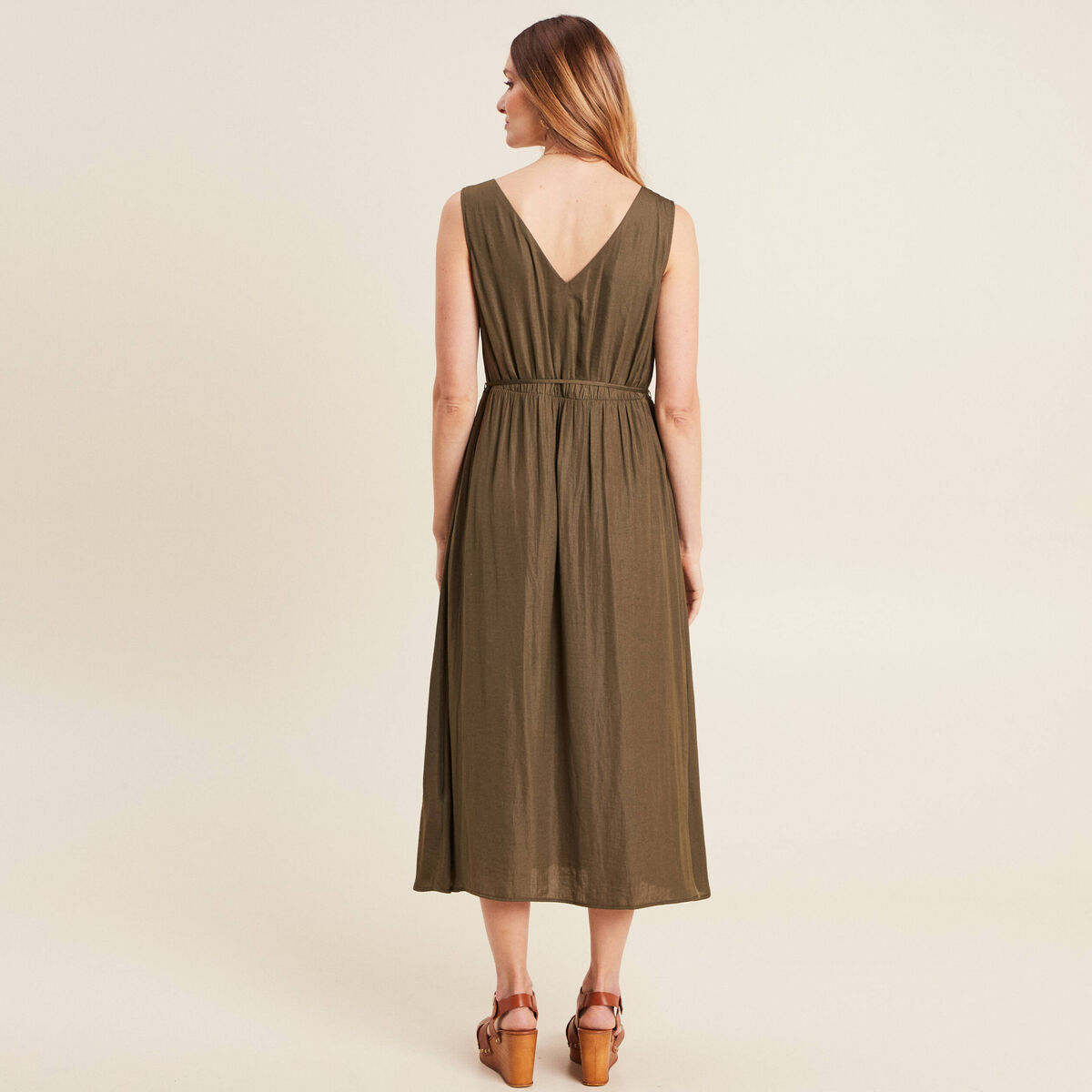 Robe midi &eacute;vas&eacute;e satin vert kaki femme