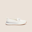 Mocassins d&eacute;tail cha&icirc;ne blanc femme