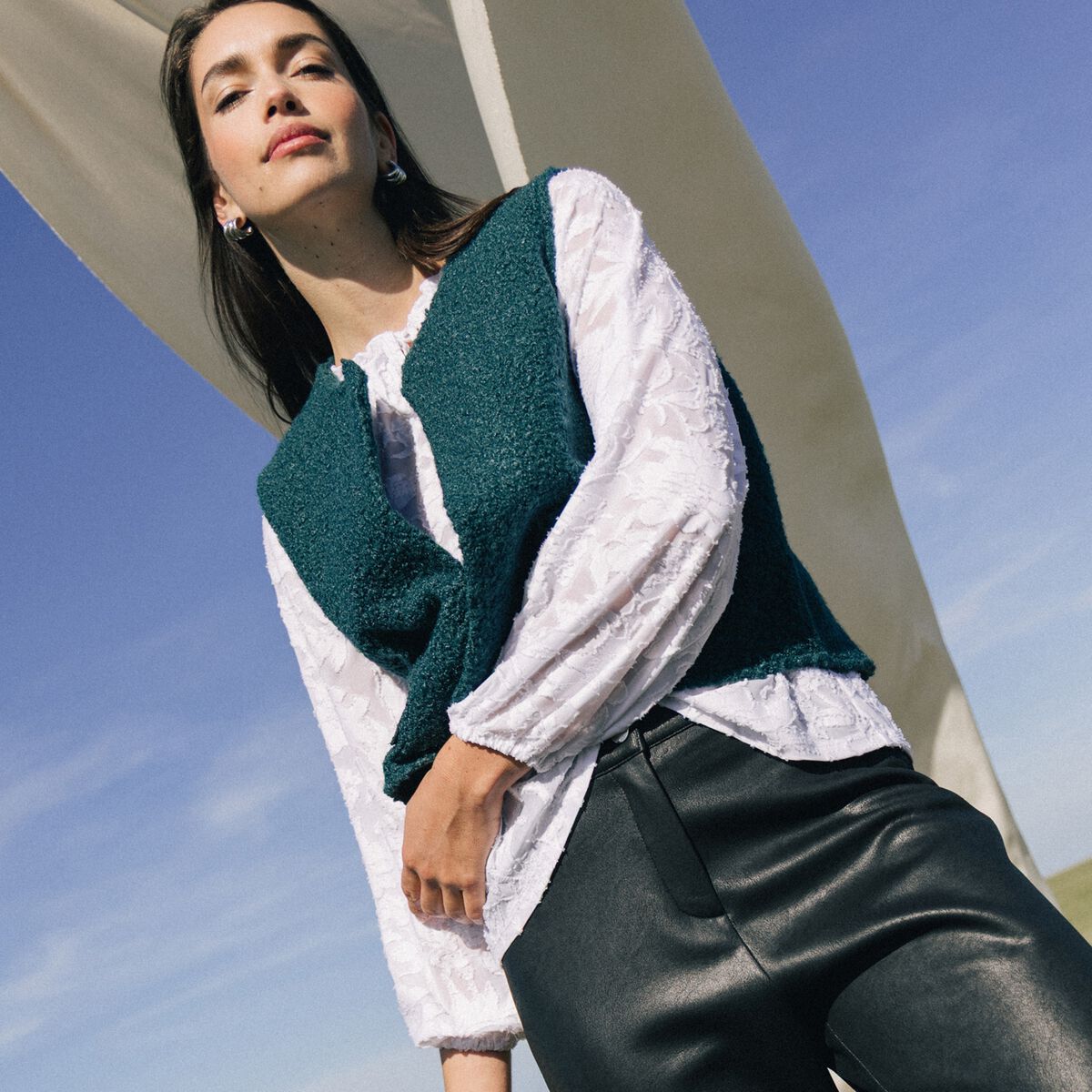 Gilet sans manches bouclette poches vert fonc&eacute; femme