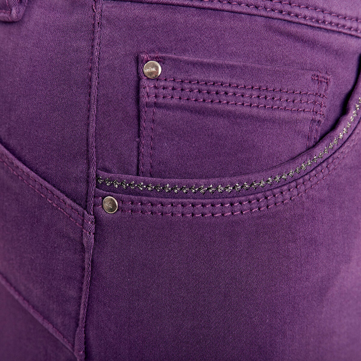 Jean ajusté 7/8ème violet foncé femme