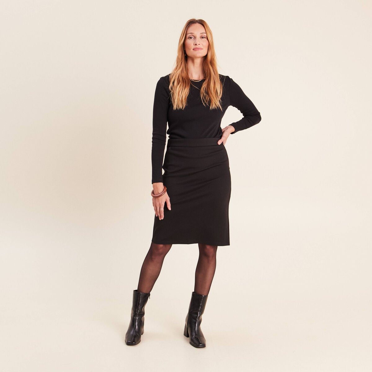 Jupe ajust&eacute;e en maille longueur genou noir femme