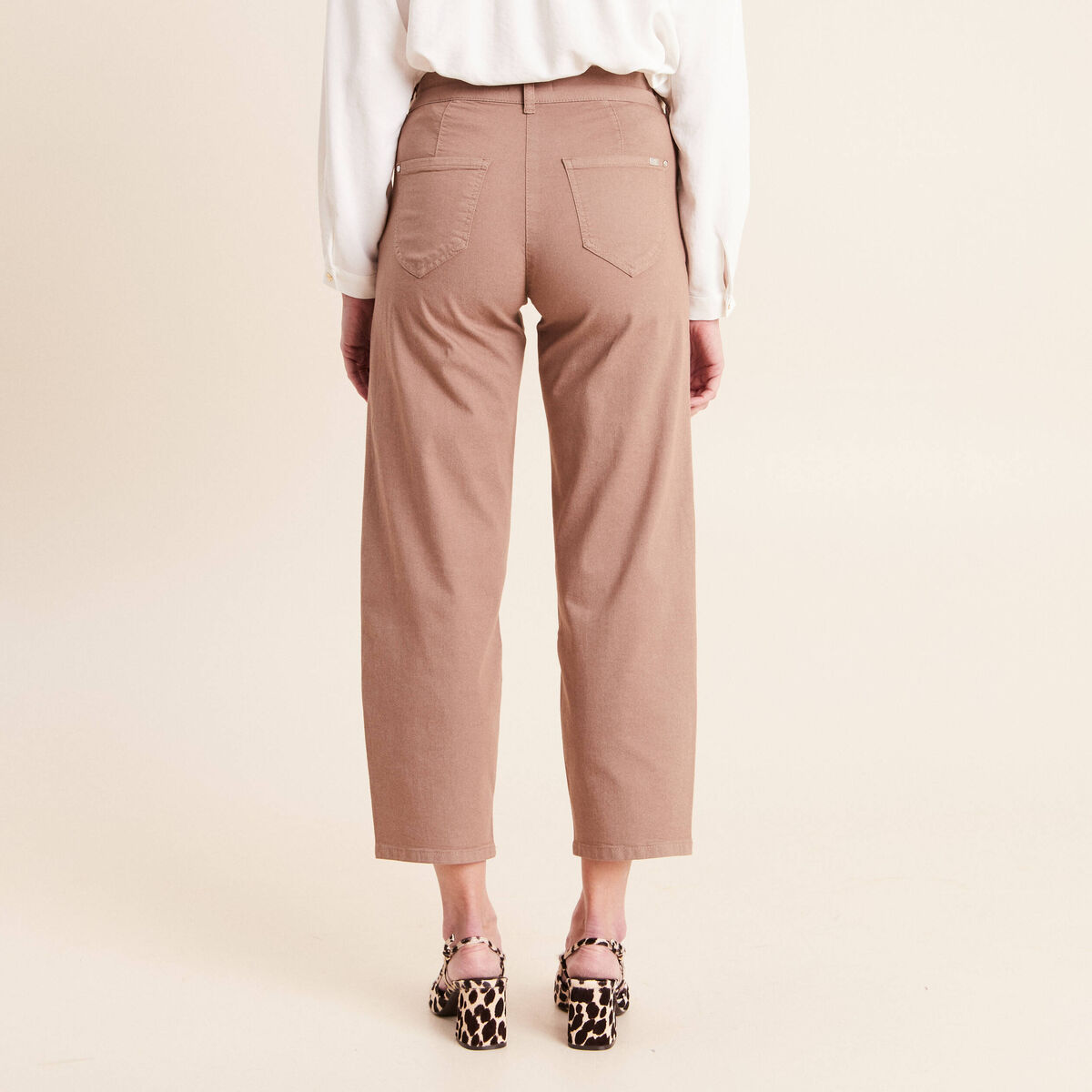 Pantalon magique Le L&eacute;ger coupe barrel taupe femme