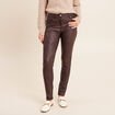 Pantalon coupe ajust&eacute;e enduit marron femme