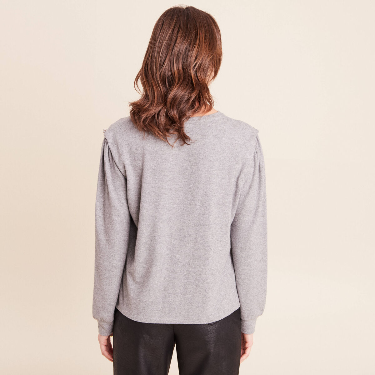 T-shirt doux avec bijoux gris fonc&eacute; femme