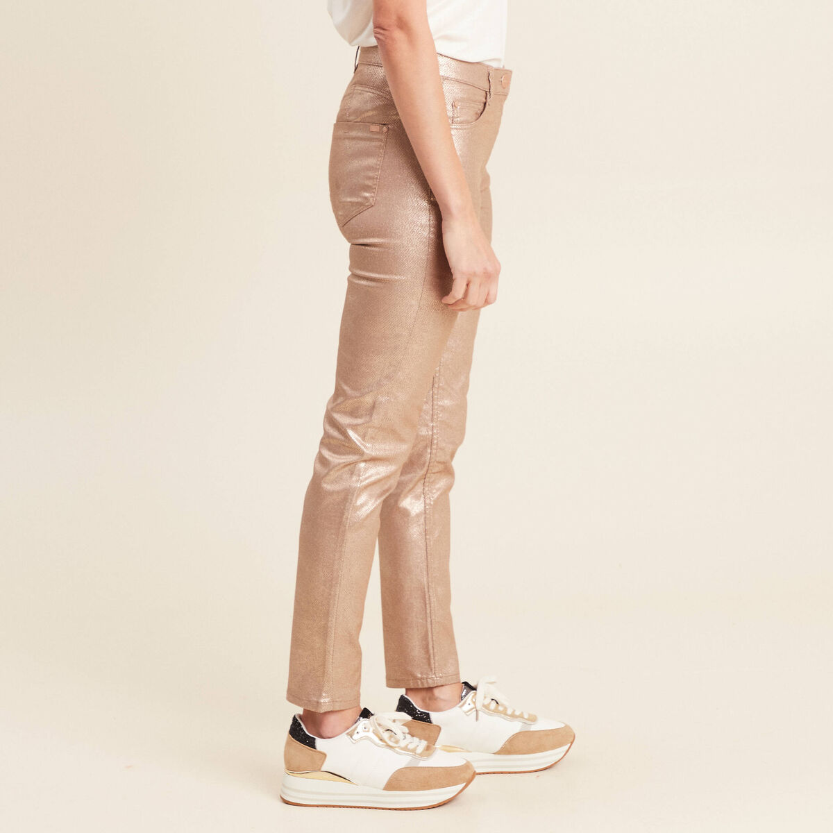 Pantalon ajust&eacute; enduit 7/8&egrave;me couleur or femme