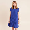Robe courte &eacute;vas&eacute;e pliss&eacute;e col rond bleu fonc&eacute; femme