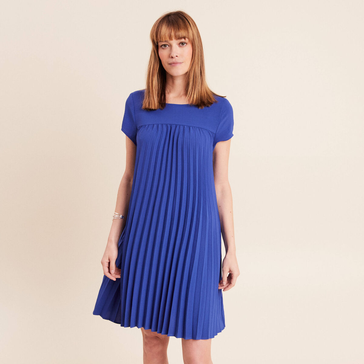 Robe courte &eacute;vas&eacute;e pliss&eacute;e col rond bleu fonc&eacute; femme