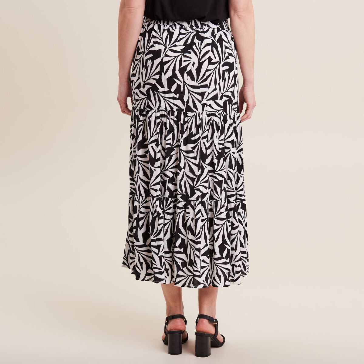 Jupe longue &eacute;vas&eacute;e noir femme