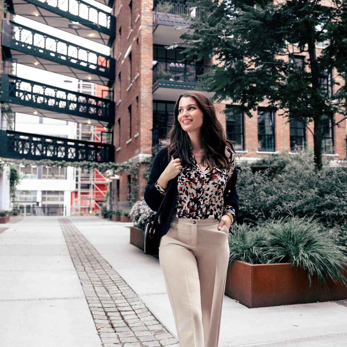 Pantalon large fluide à pinces sable femme