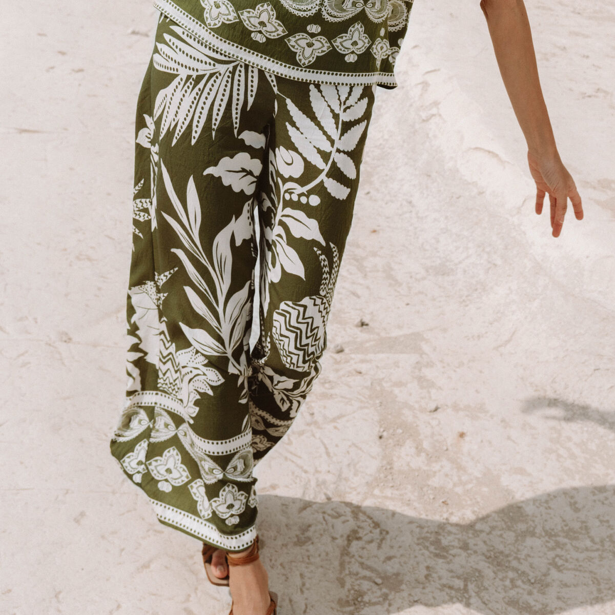 Pantalon large 7/8&egrave;me taille haute vert kaki femme