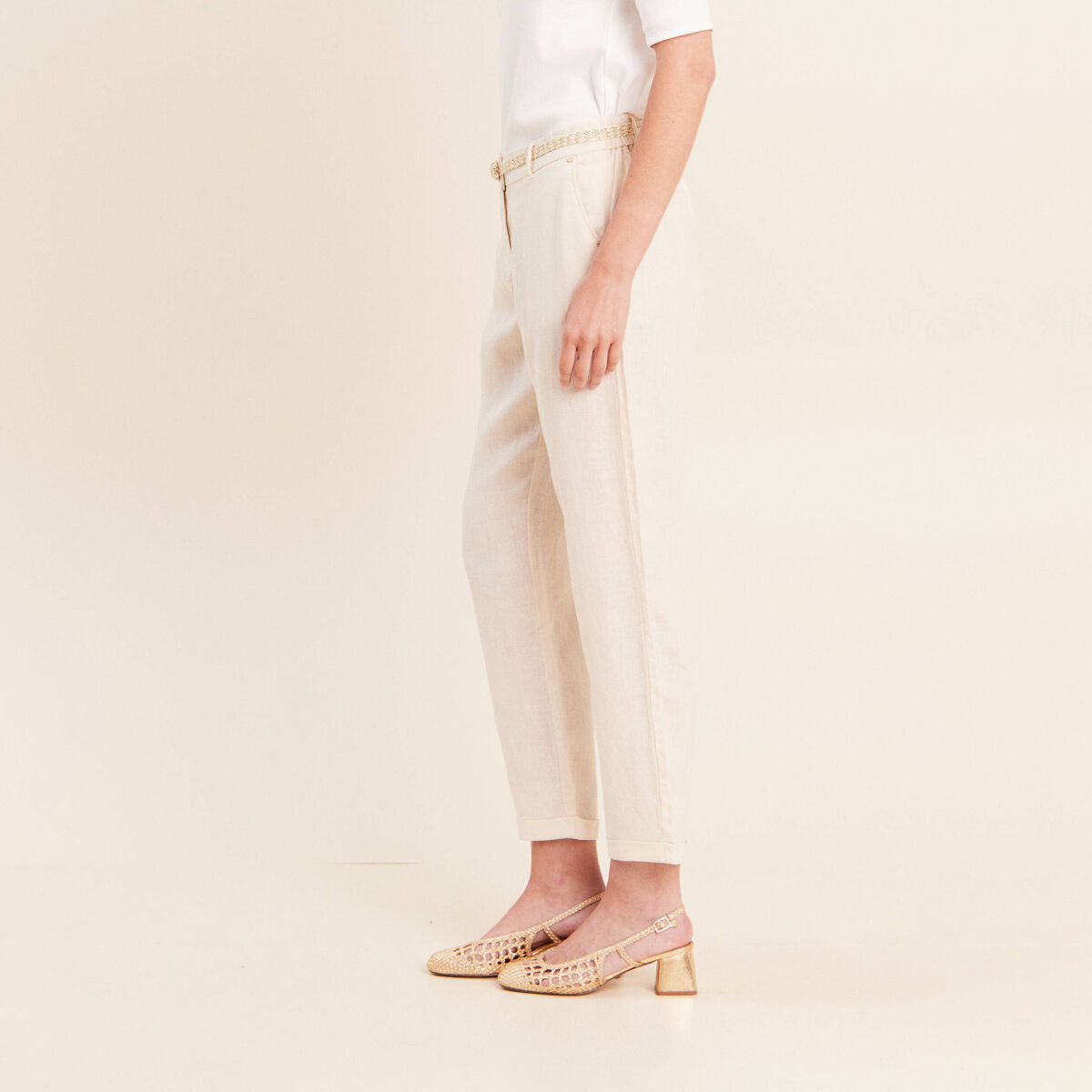 Pantalon coupe chino en lin ceintur&eacute; beige femme