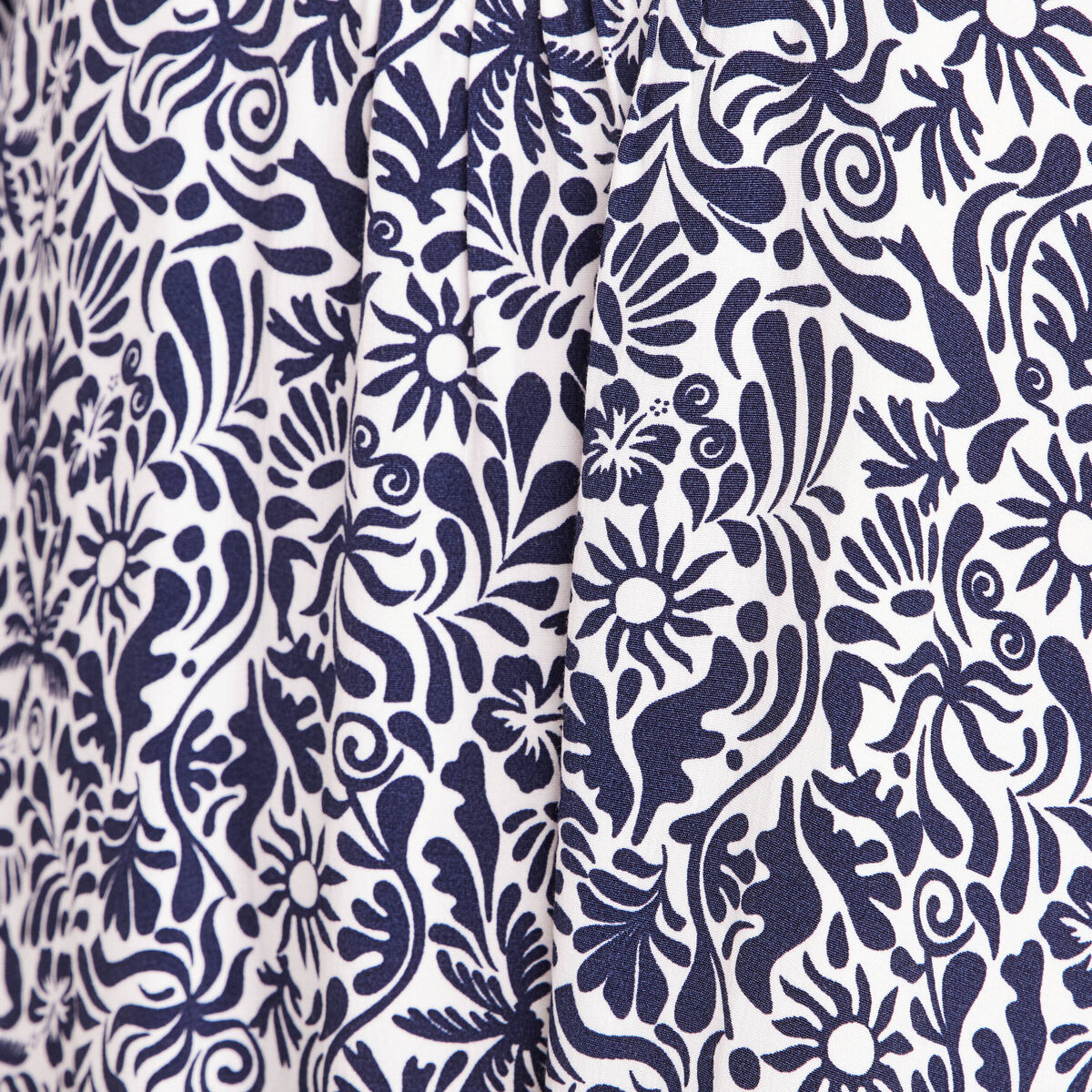 Robe courte &eacute;vas&eacute;e col V bleu femme