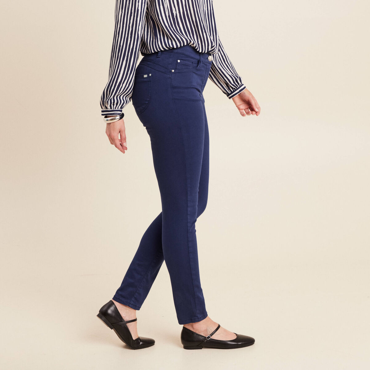 Jean magique ajusté taille standard bleu marine femme