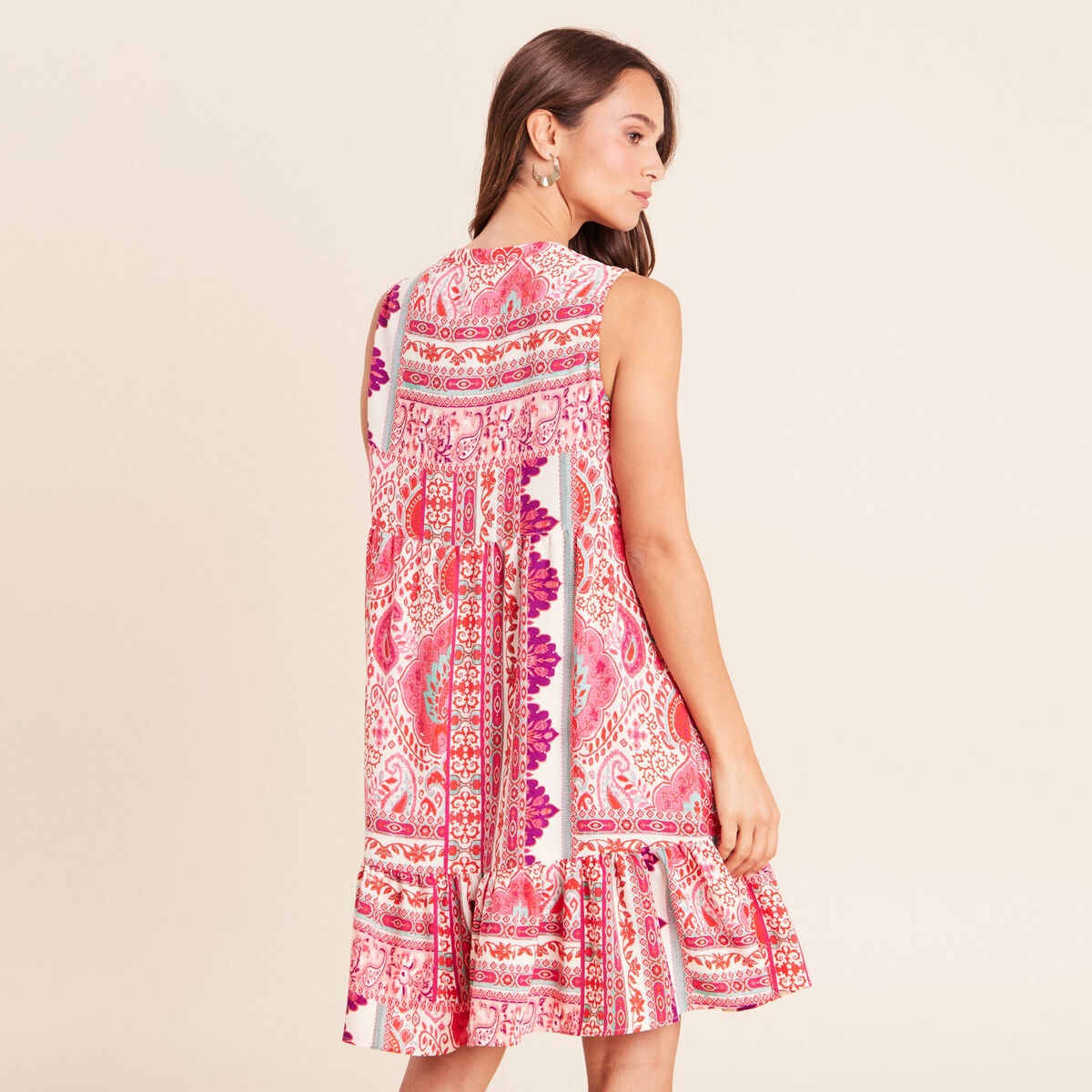 Robe courte &eacute;vas&eacute;e col tunisien rose femme