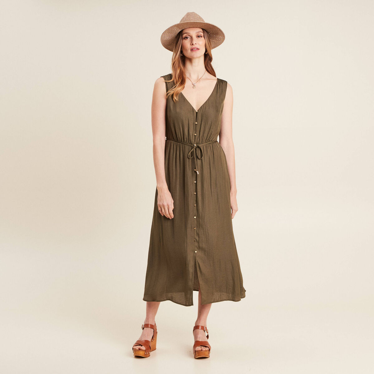 Robe midi &eacute;vas&eacute;e satin vert kaki femme
