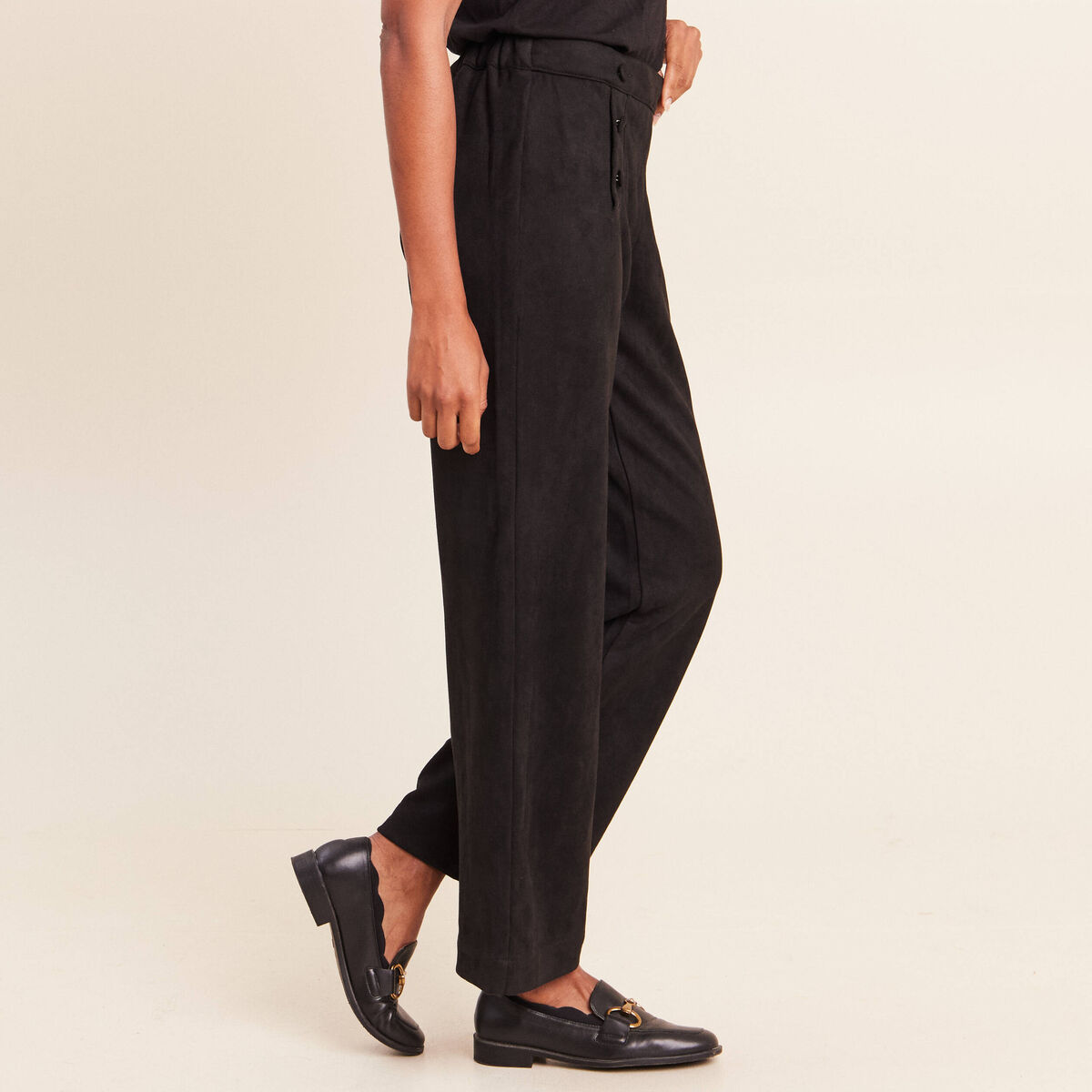 Pantalon aspect daim noir femme