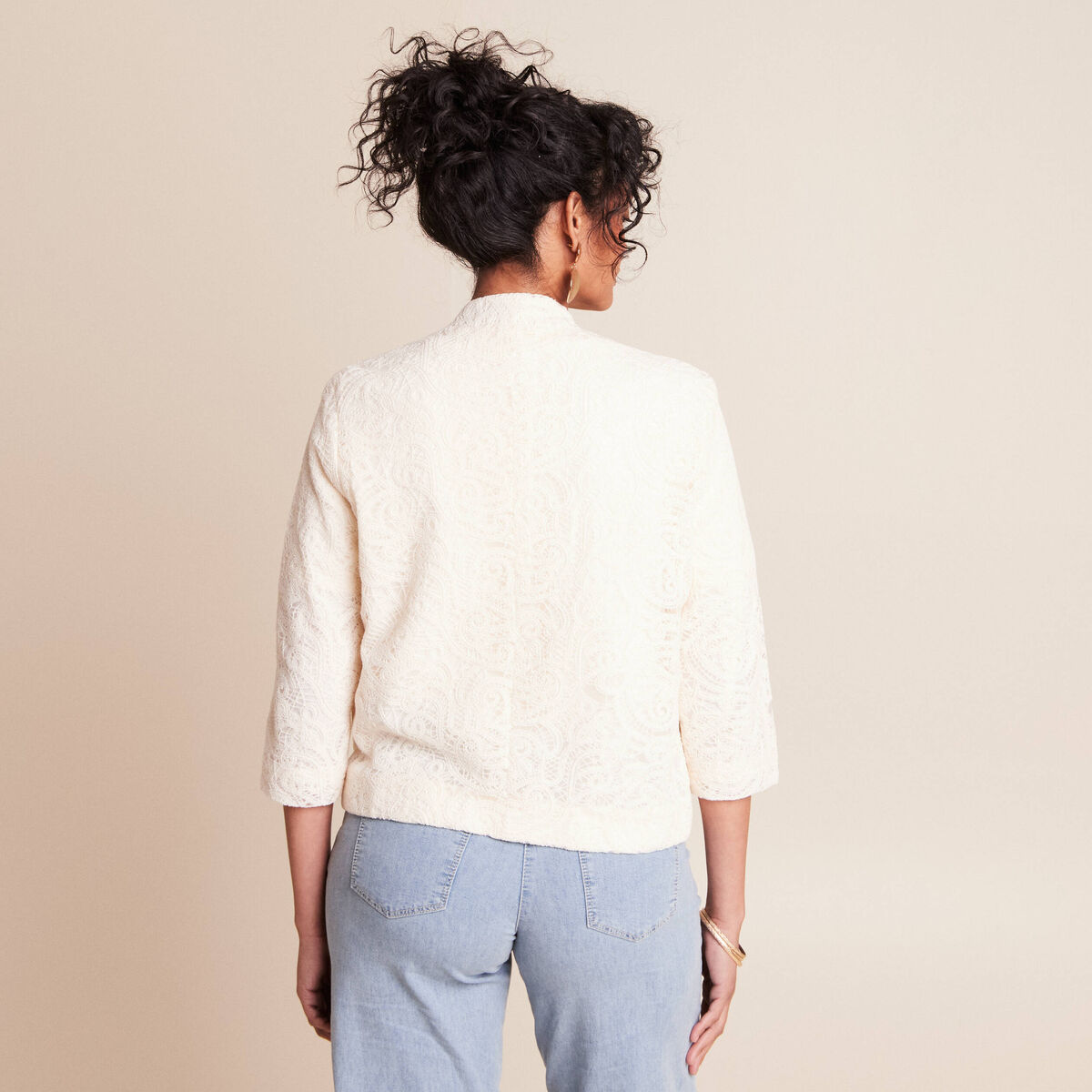Veste brod&eacute;e bas resserr&eacute; manches 3/4 ecru femme