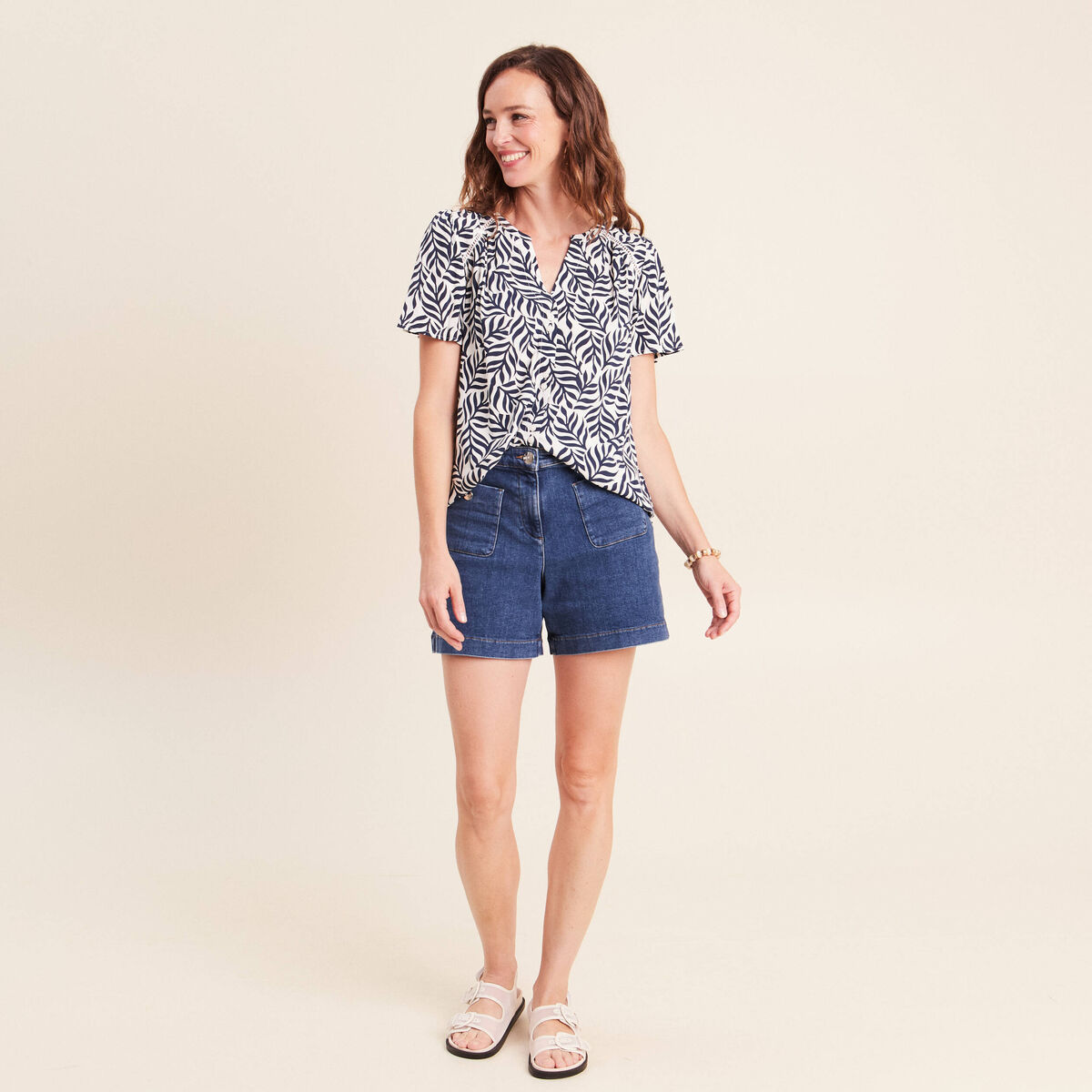 Blouse col v manches courtes fluide bleu femme