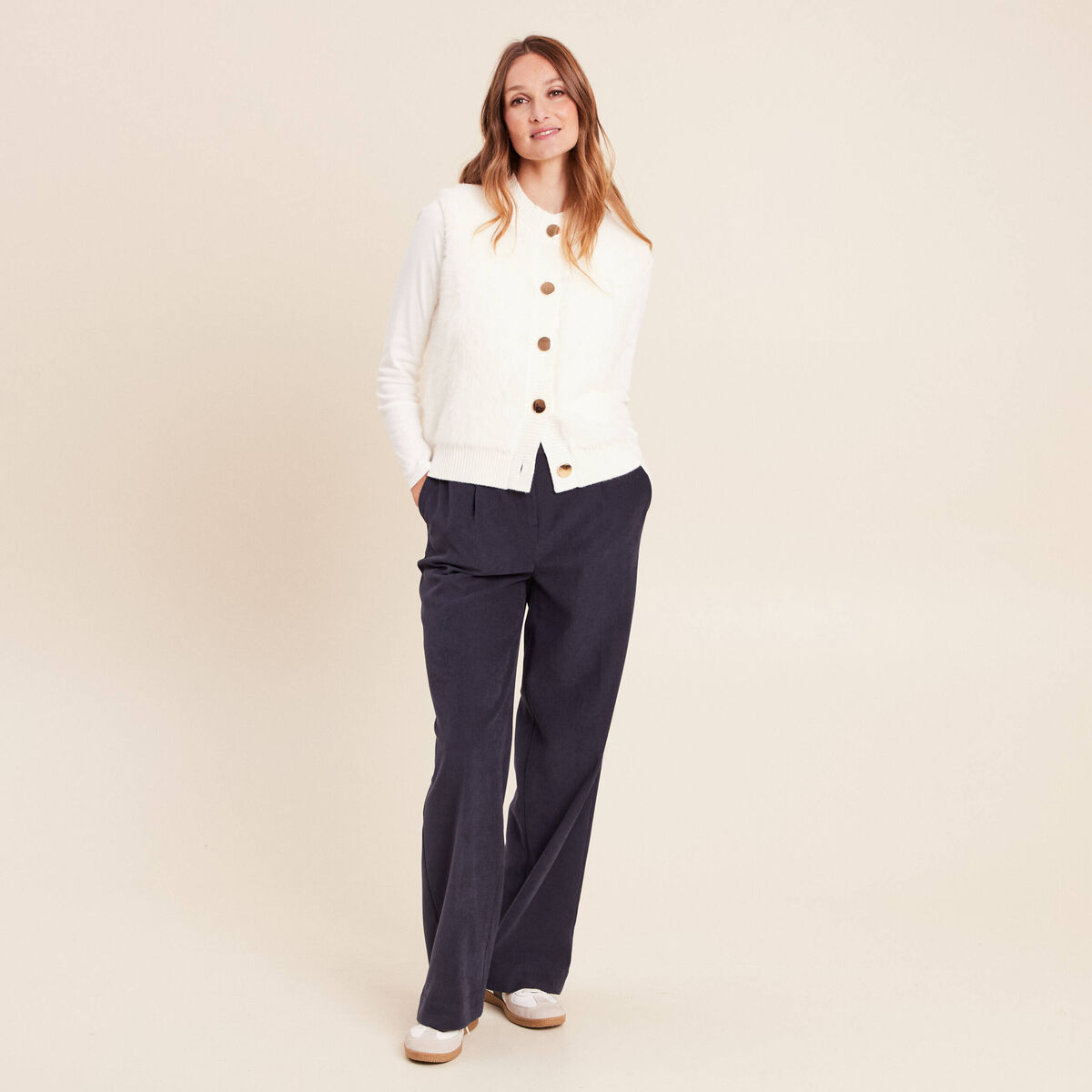 Gilet sans manches duveteux ecru femme