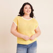 Pull ajour&eacute; sans manches col rond jaune pastel femme