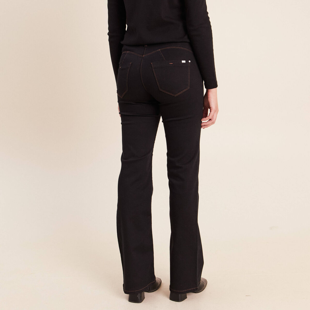 Jean magique L'Unique coupe bootcut denim noir femme