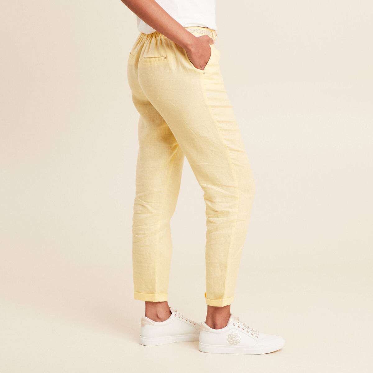 Pantalon flou ceinturé jaune clair femme