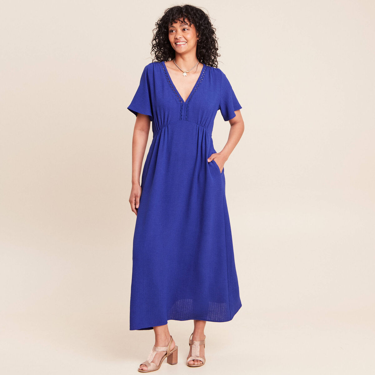 Robe longue &eacute;vas&eacute;e col v manches coudes bleu fonc&eacute; femme