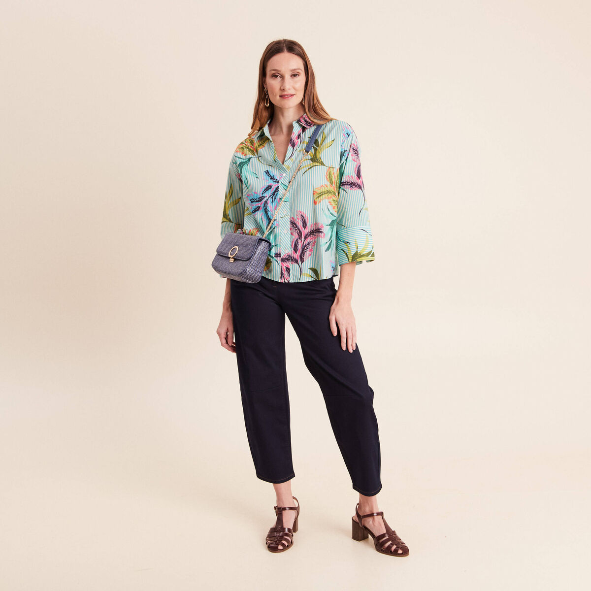 Pantalon magique Le L&eacute;ger coupe barrel denim brut femme