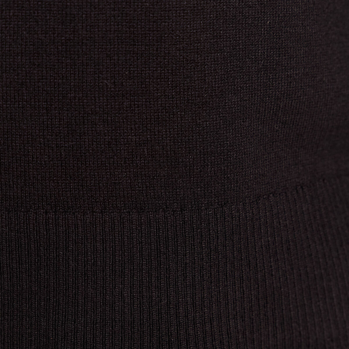 Pull droit col rond manches longues noir femme