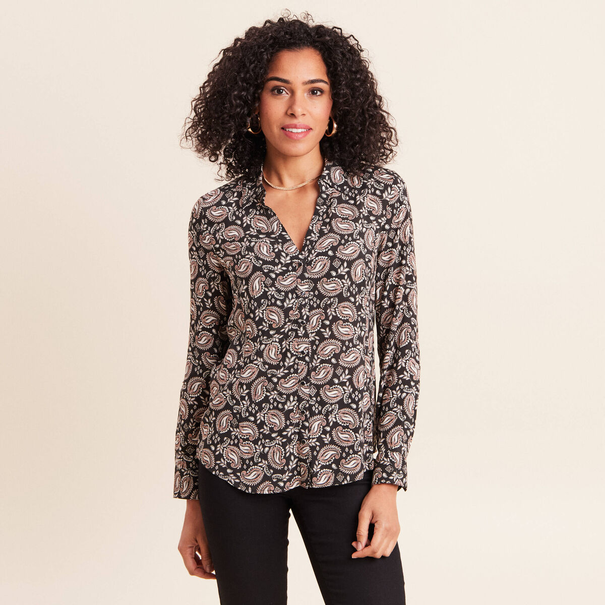 Chemise cintr&eacute;e manches longues fluide noir femme