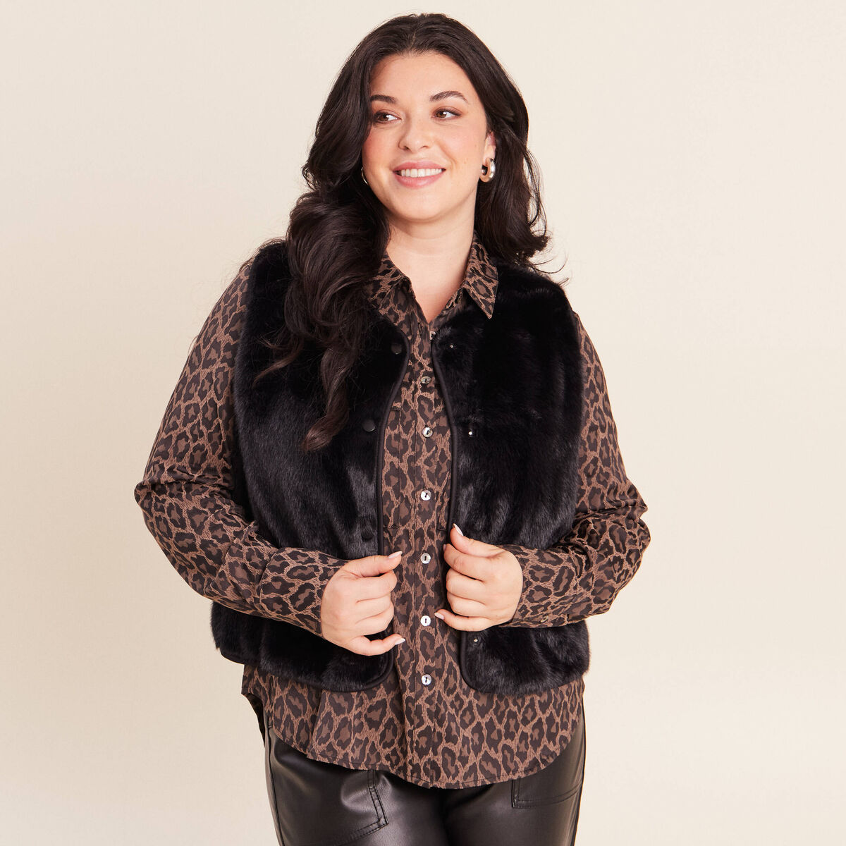 Gilet droit sans manches fausse fourrure noir femme
