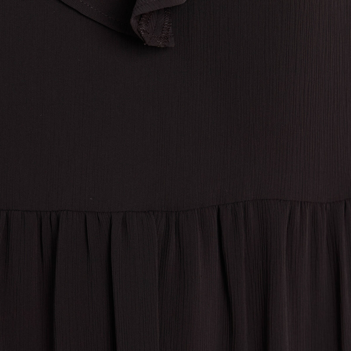 Robe courte &eacute;vas&eacute;e col v manches longues noir femme