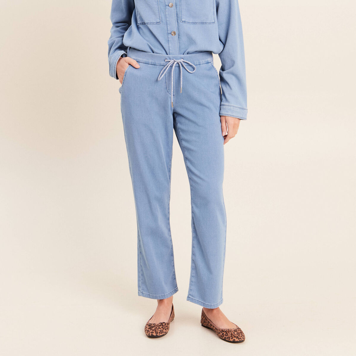 Jogging large 7/8&egrave;me en maille denim bleach femme
