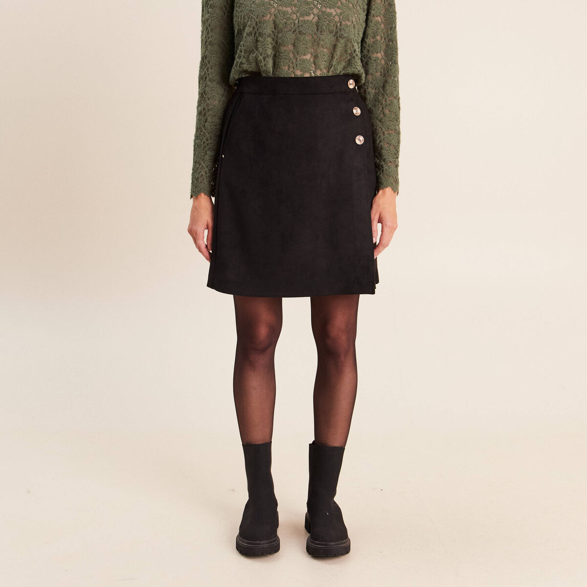 Jupe courte trap&egrave;ze aspect daim noir femme