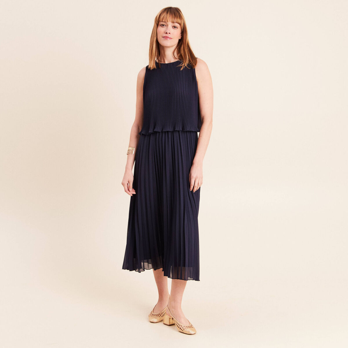 Robe longue &eacute;vas&eacute;e pliss&eacute;e sans manches bleu marine femme