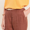Pantalon coupe chino en lin ceintur&eacute; marron fonc&eacute; femme