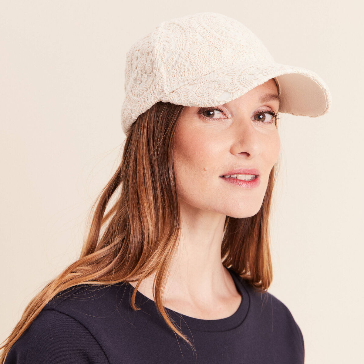 Casquette d&eacute;tails dentelle ivoire femme
