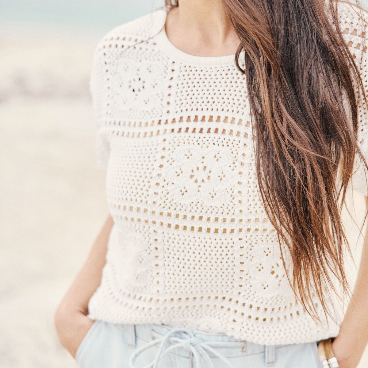 Pull court col rond manches courtes ecru femme
