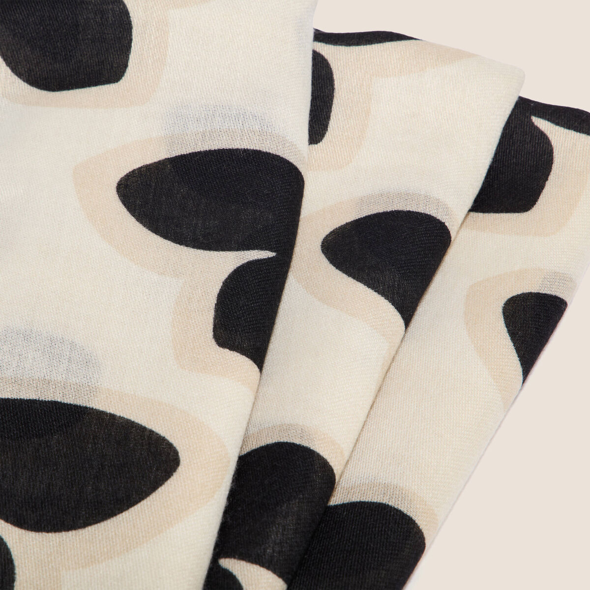 &Eacute;tole satin&eacute;e en polyester recycl&eacute; noir femme