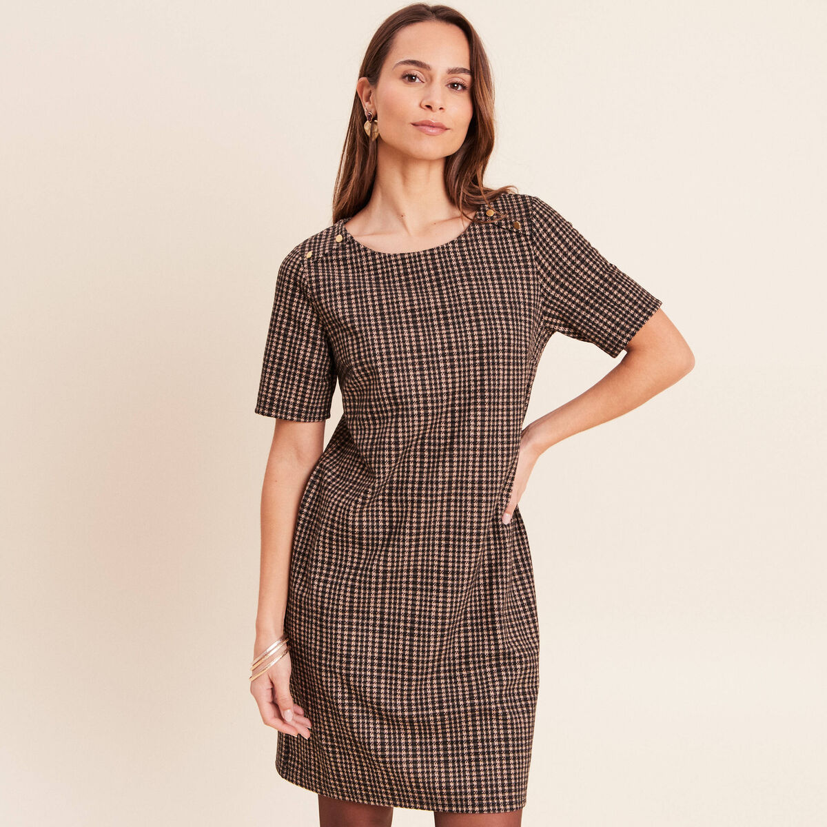 Robe droite courte en maille col rond noir femme