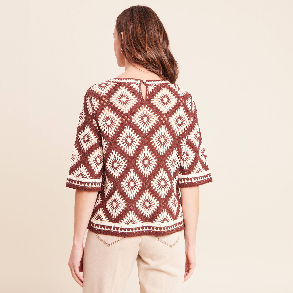 Pull en crochet col rond manches courtes marron femme