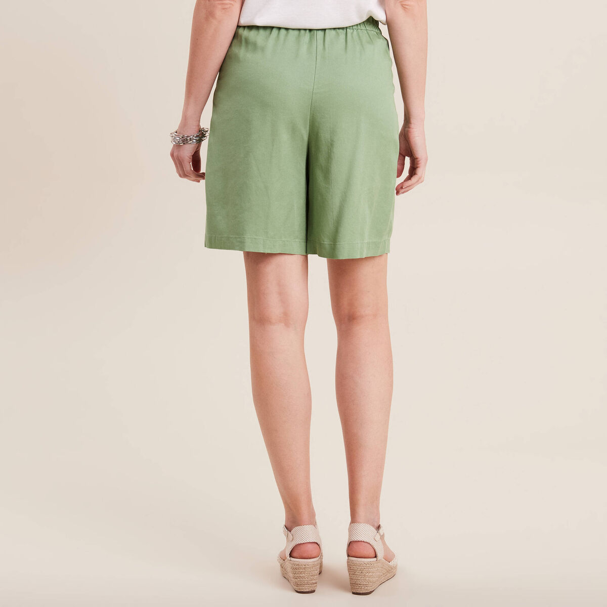 Short droit &agrave; pinces vert olive femme