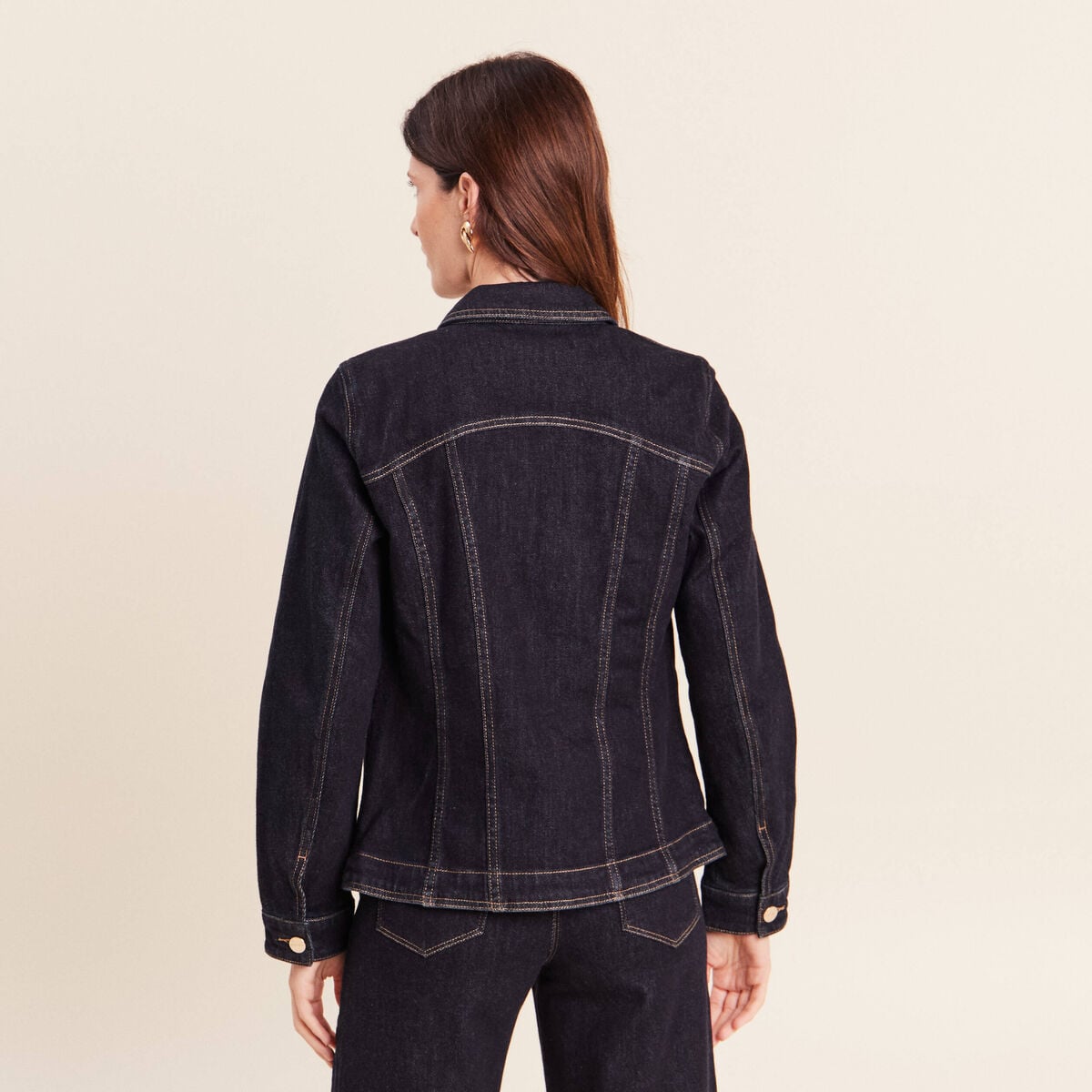 Veste cintr&eacute;e courte en jean denim brut femme