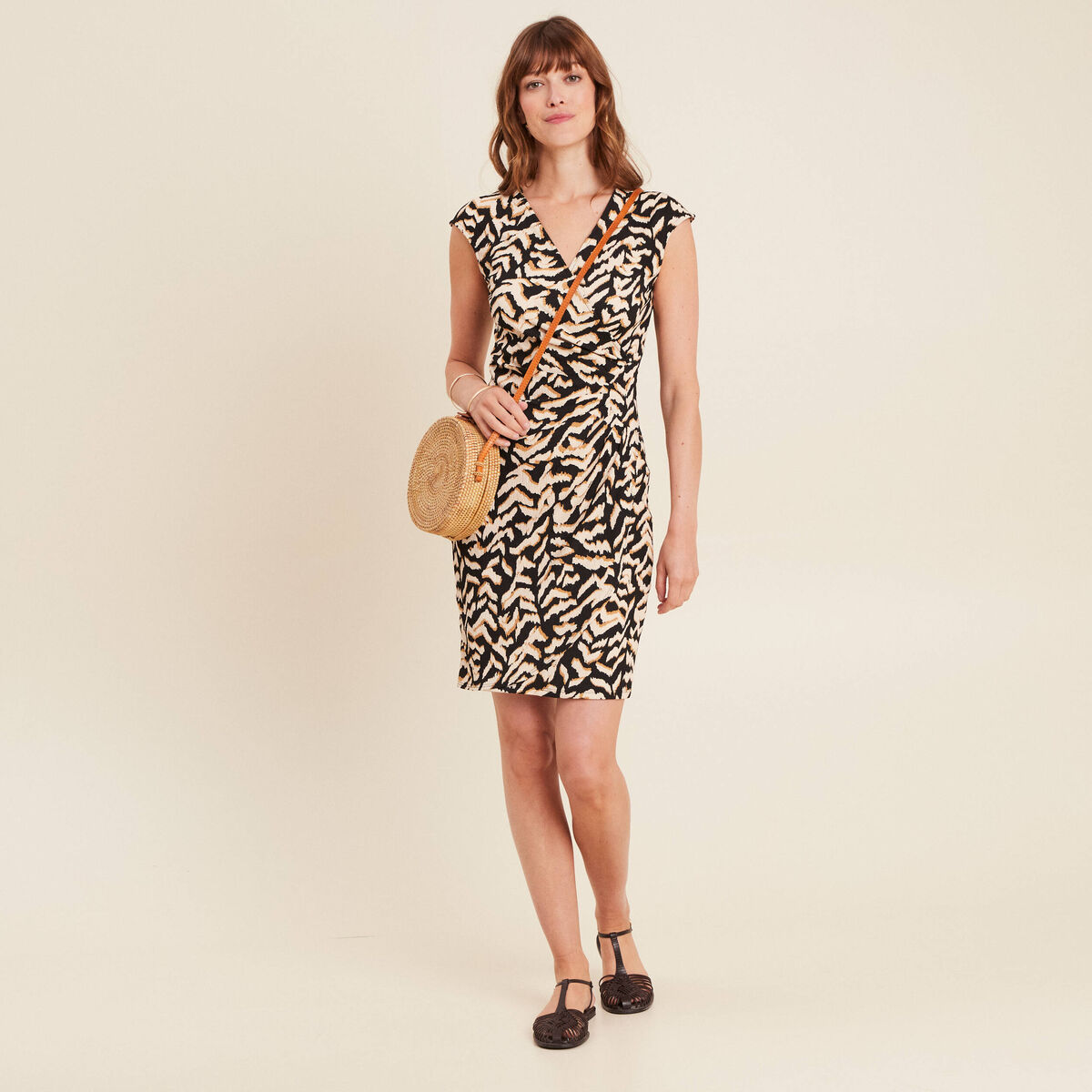 Robe ajustée courte noir femme
