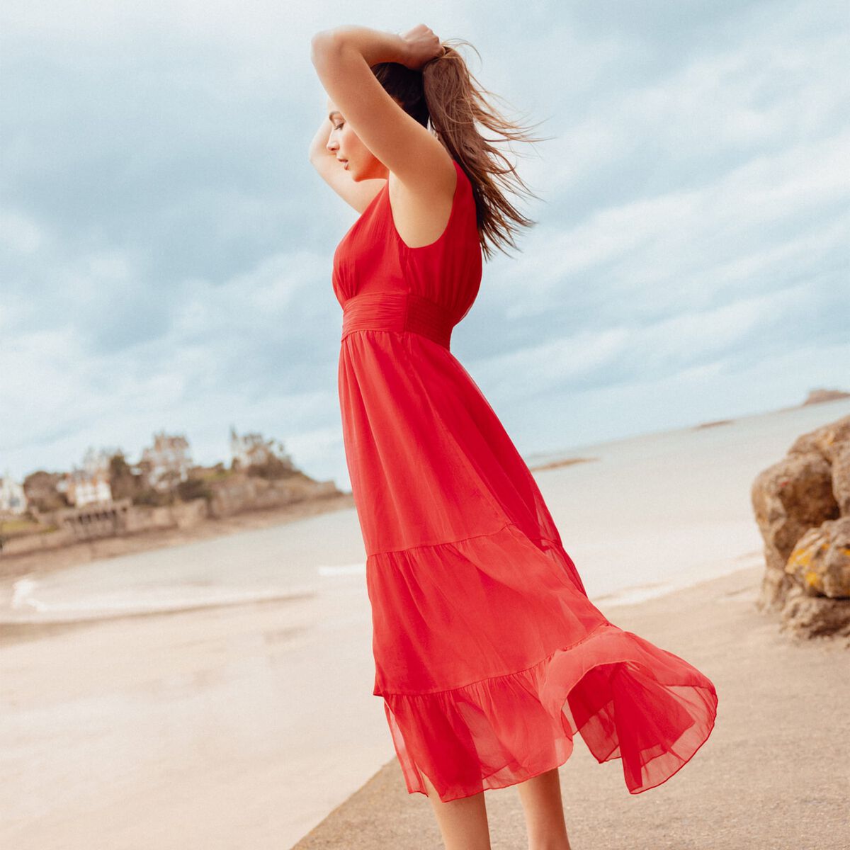 Robe longue &eacute;vas&eacute;e volants rouge femme