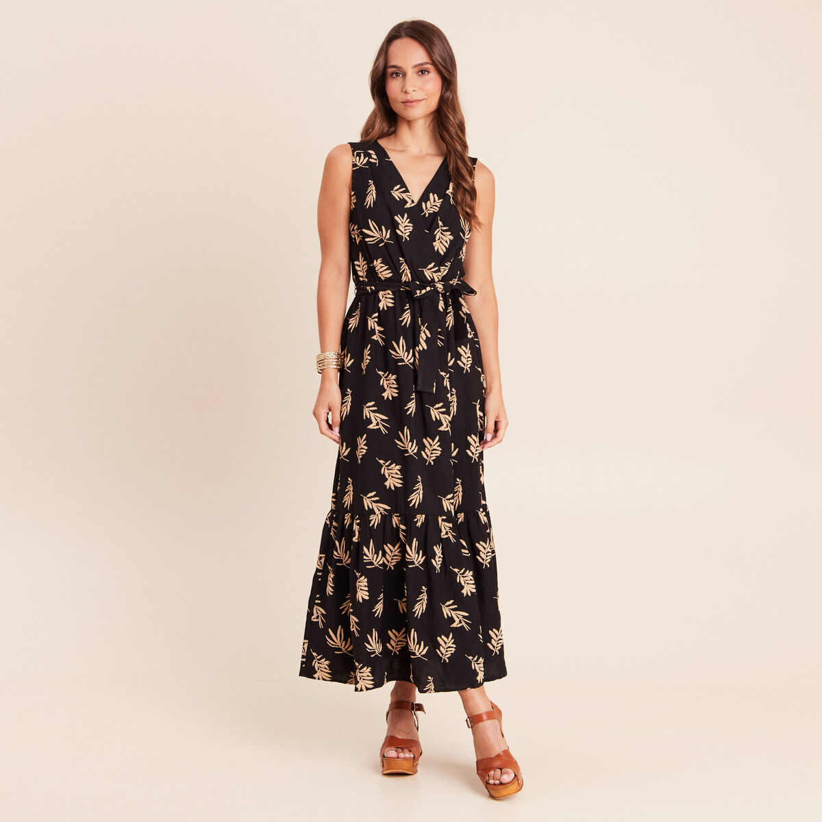 Robe longue &eacute;vas&eacute;e col v sans manches noir femme
