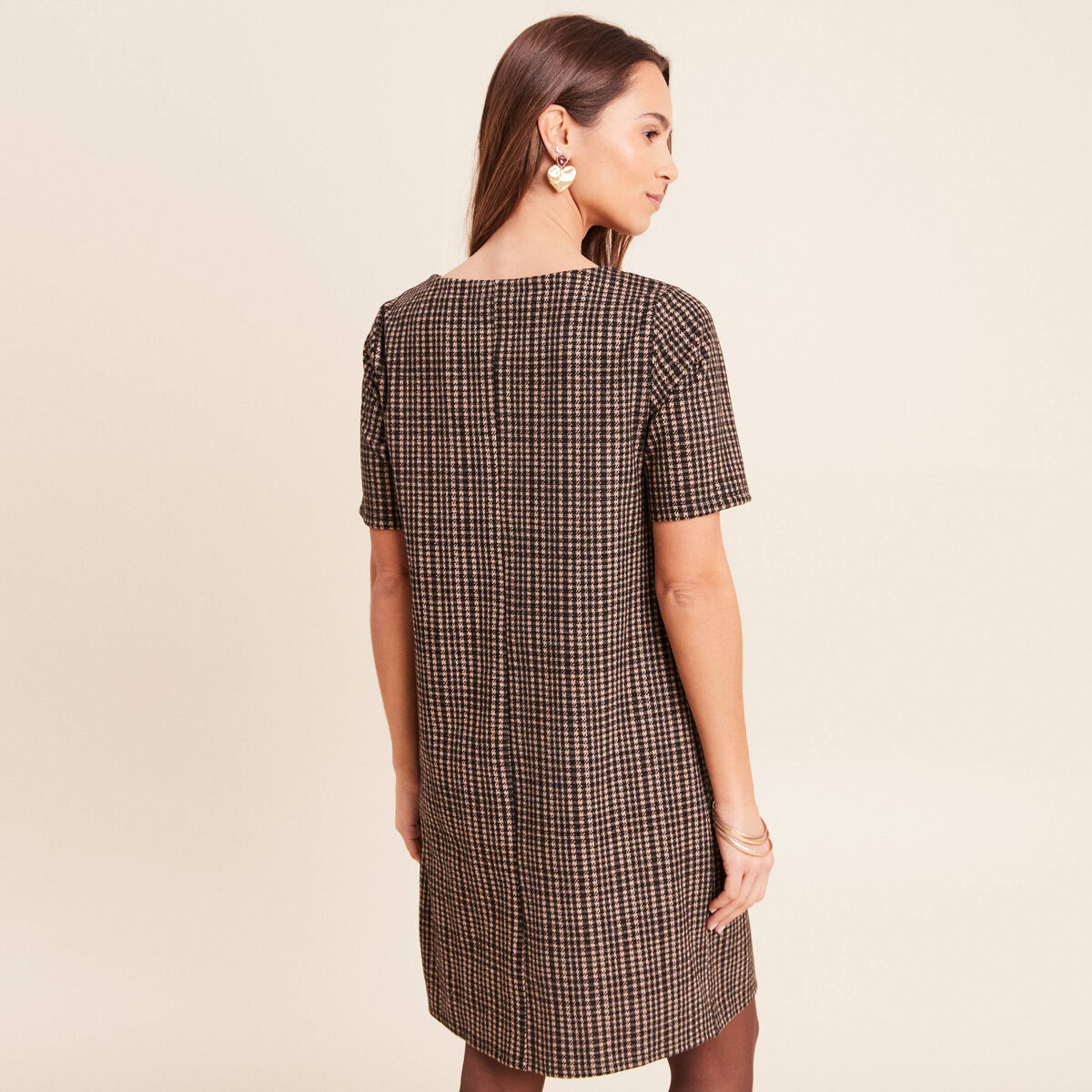 Robe droite courte en maille col rond noir femme