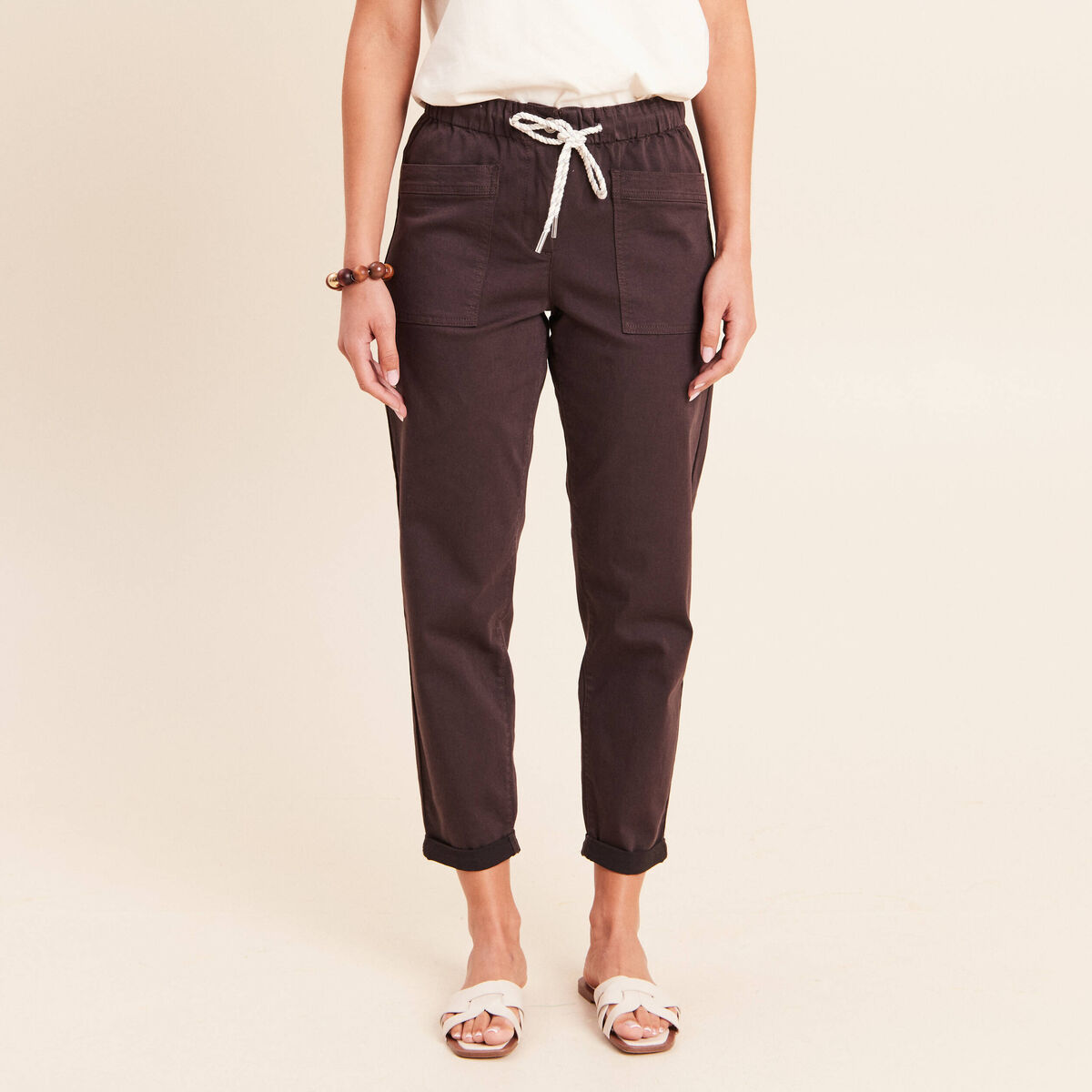 Pantalon coupe mom 7/8&egrave;me marron fonc&eacute; femme