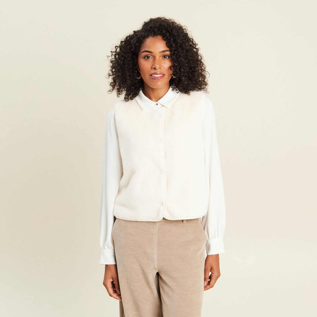 Gilet droit sans manches fausse fourrure ecru femme